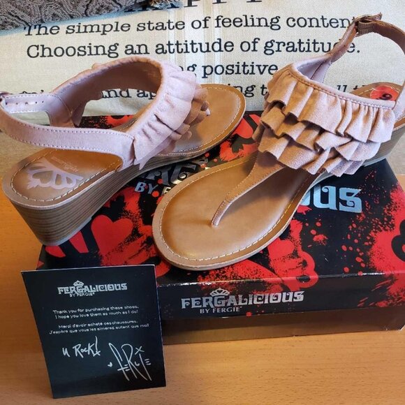 NEW FERGIE SHOES SIZE 9 - Picture 4 of 5